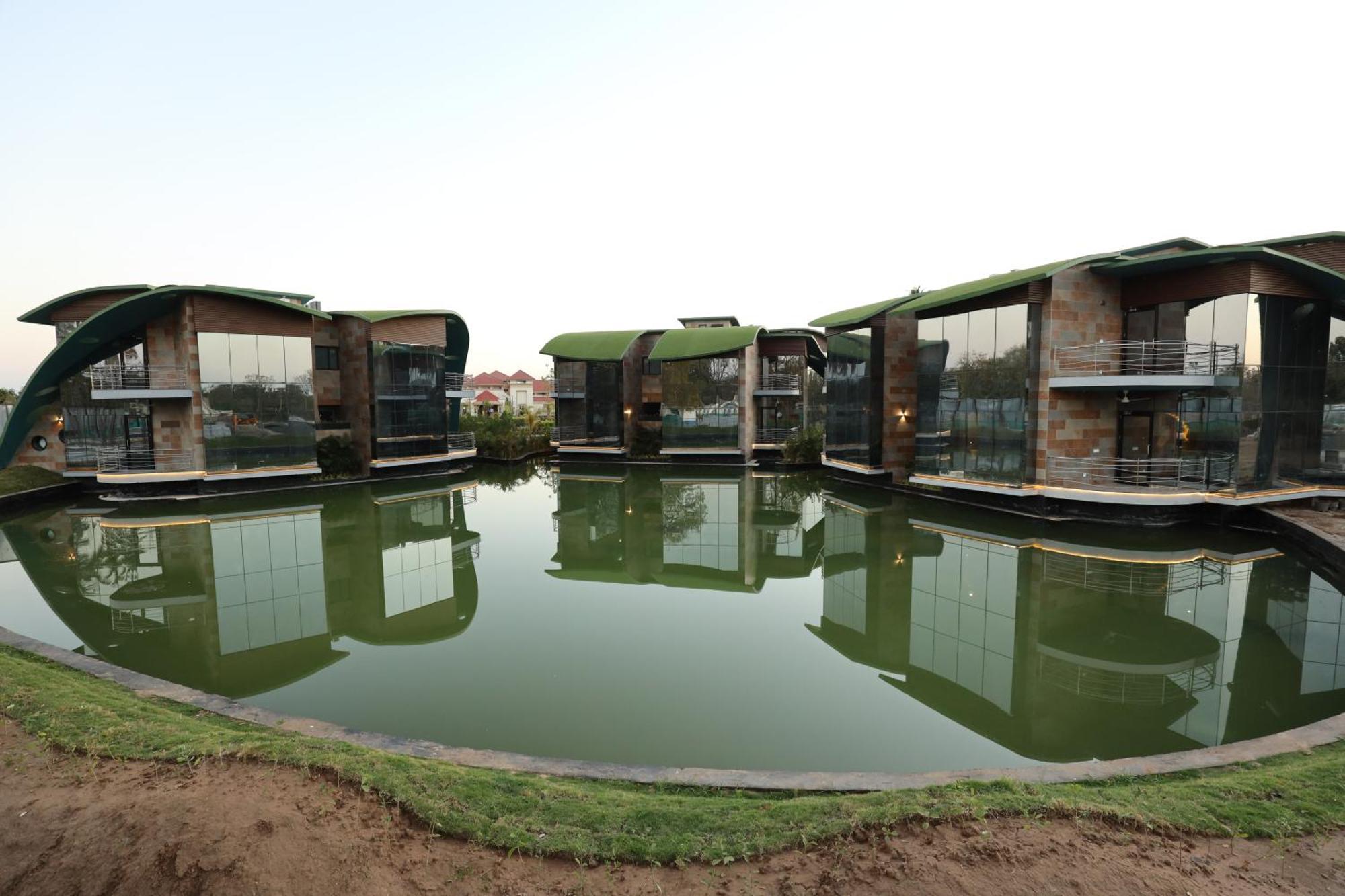 Neonz Resort & Club Anand Exterior photo