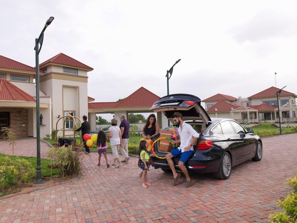 Neonz Resort & Club Anand Exterior photo